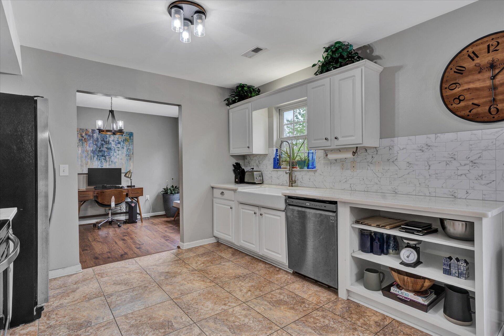 6709 Albert Road Roanoke, VA 24019 - Photo 15 of 37 White Cupboards