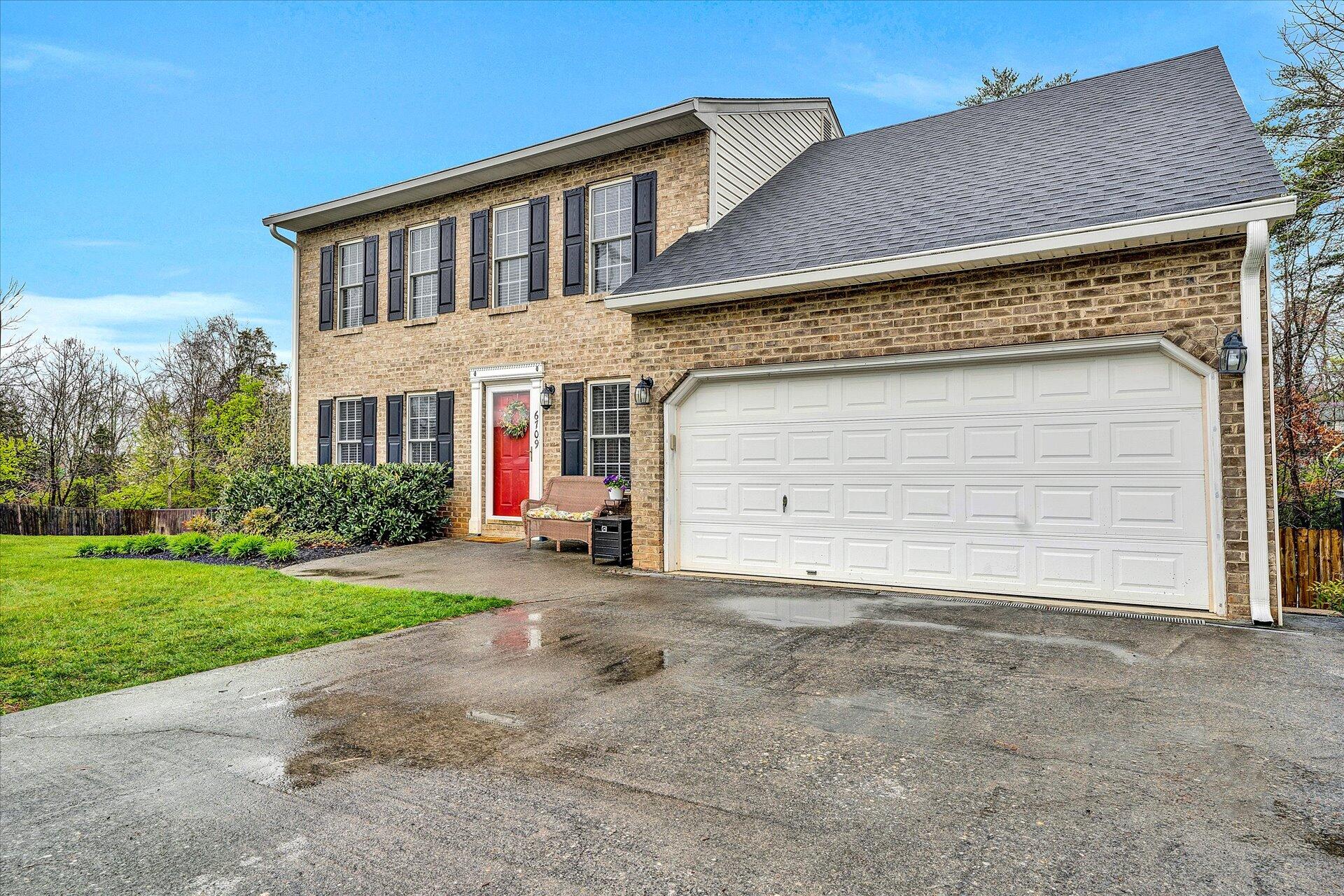 6709 Albert Road Roanoke, VA 24019 - Photo 2 of 37 Double attached Garaage