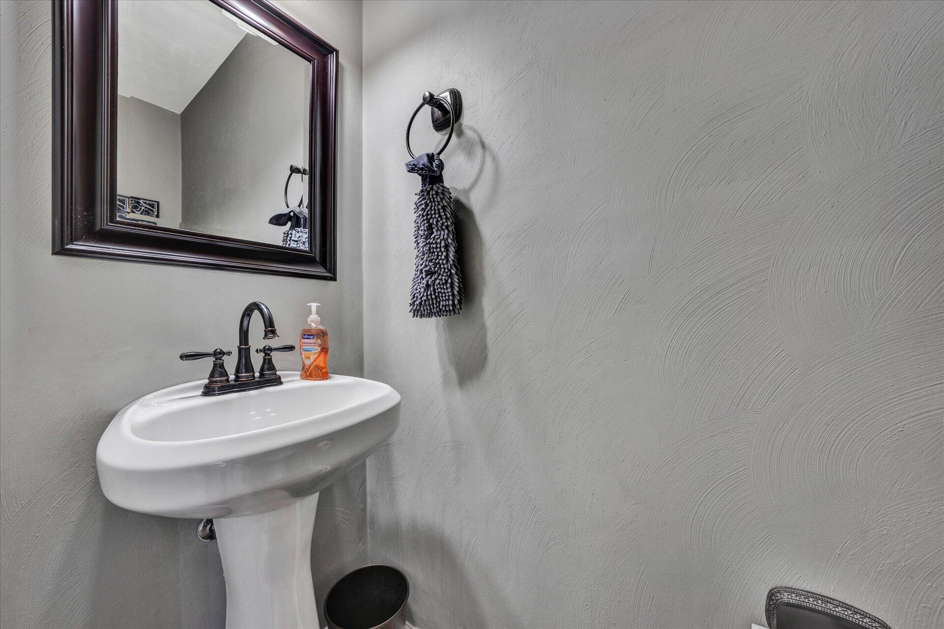 6709 Albert Road Roanoke, VA 24019 - Photo 23 of 37 Half Bath