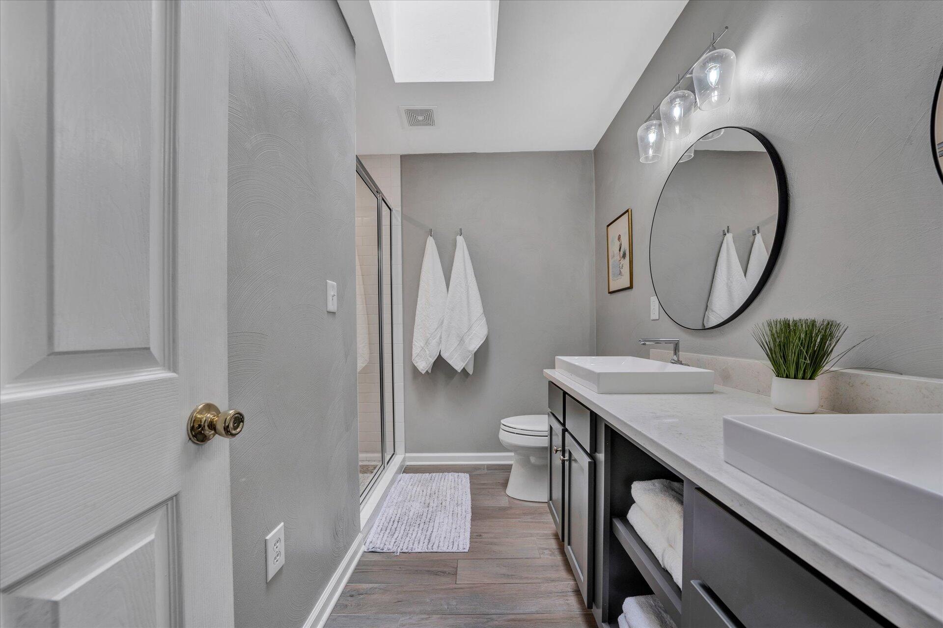 6709 Albert Road Roanoke, VA 24019 - Photo 31 of 37 Ensuite Bath