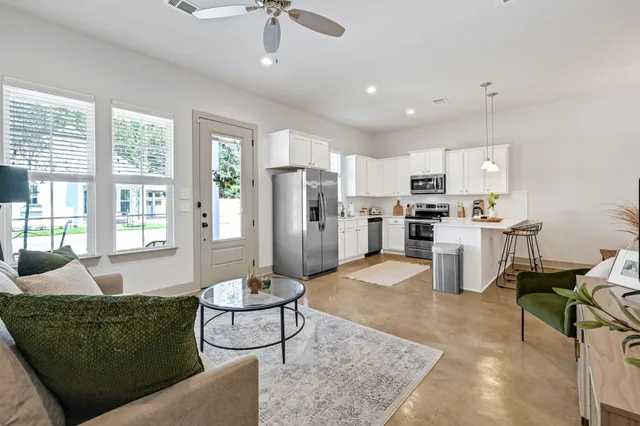 $1,727 | 33455 Buckshot Lane, Unit 94, Spring, TX 77382