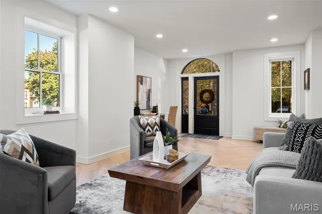 $839,900 | 1201 MacKay Place, St. Louis, MO 63104