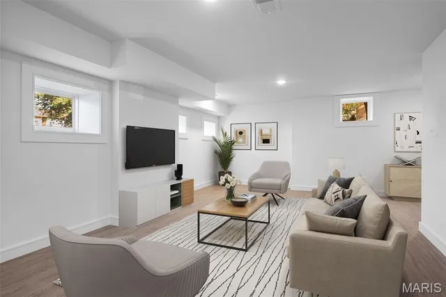 $839,900 | 1201 MacKay Place, St. Louis, MO 63104