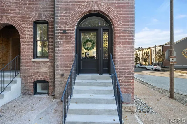 $839,900 | 1201 MacKay Place, St. Louis, MO 63104