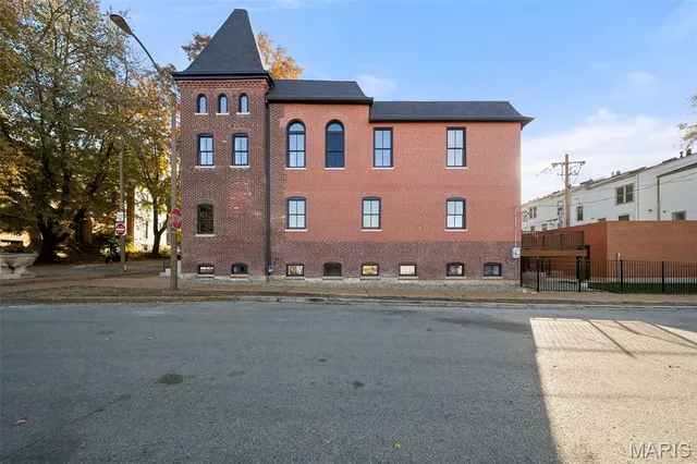 $839,900 | 1201 MacKay Place, St. Louis, MO 63104