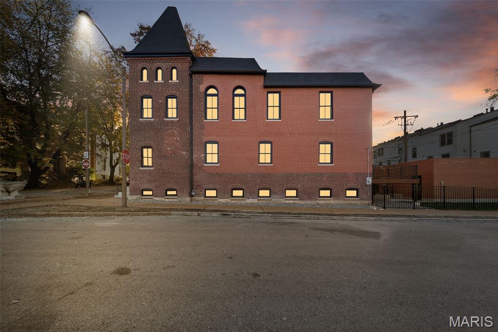 1201 MacKay Place St. Louis, MO 63104 - Photo 10 of 82