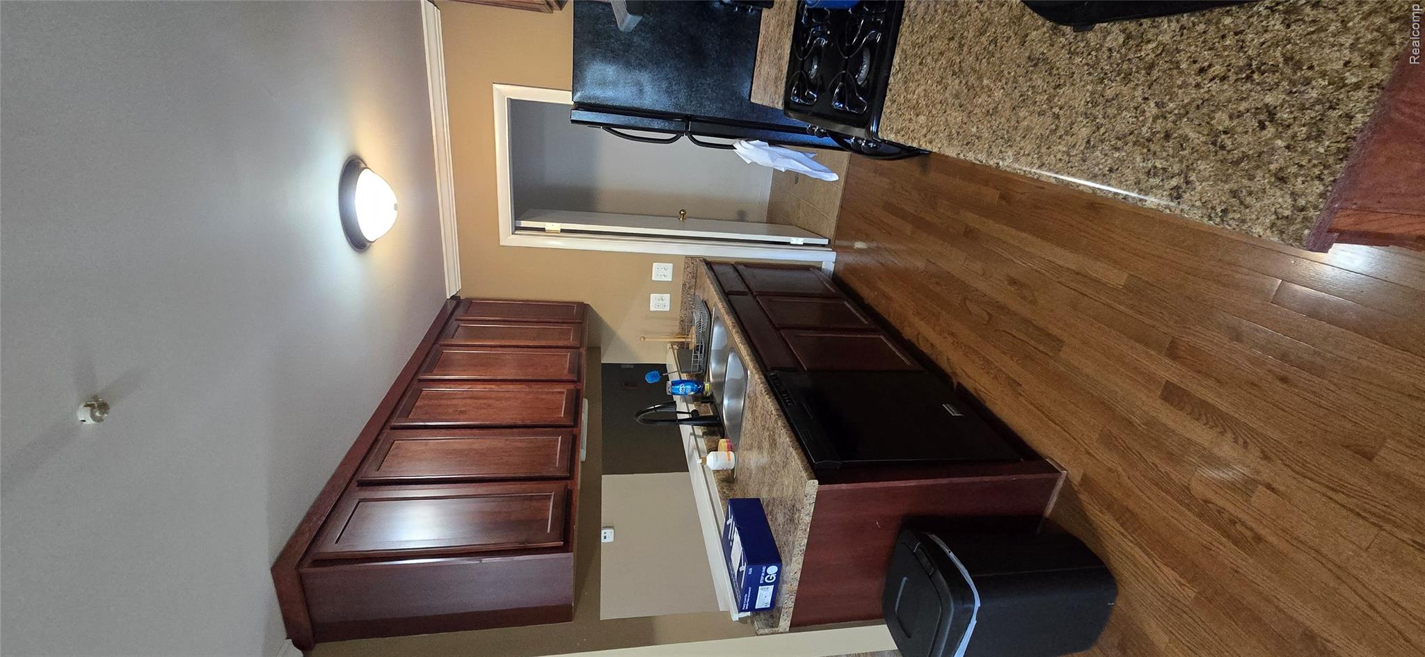 2260 North Hix Road Westland, MI 48185 - Photo 3 of 15 1000027269.jpg