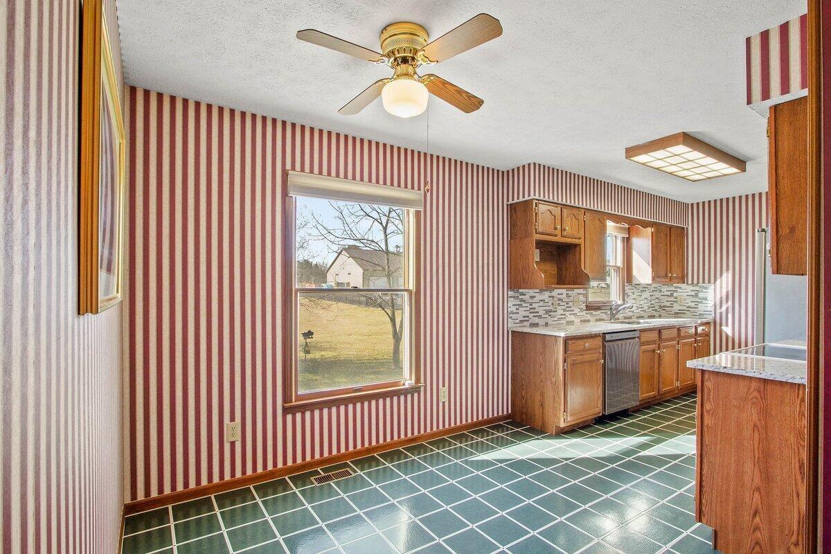 5210 York Road Southwest Pataskala, OH 43062 - Photo 5 of 28 Y5