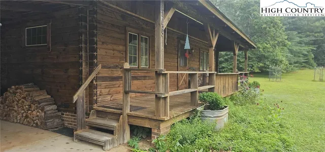 a view of a backyard with plants