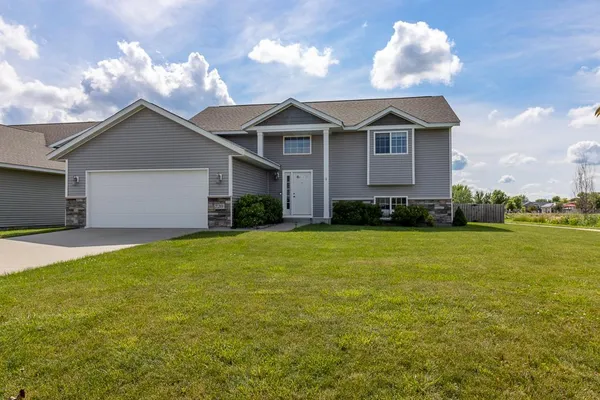 $399,995 | 720 Mulligan Street, Mankato, MN 56001