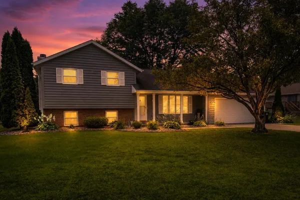 $347,900 | 3123 West Hiawatha Drive, Appleton, WI 54914
