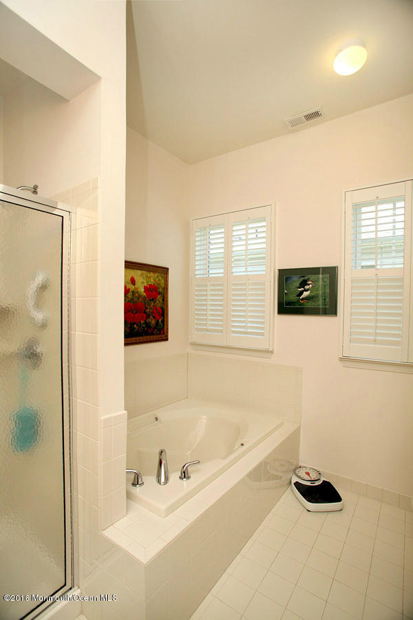 48 Muirfield Road Jackson, NJ 08527 - Photo 19 of 27 Master Bath