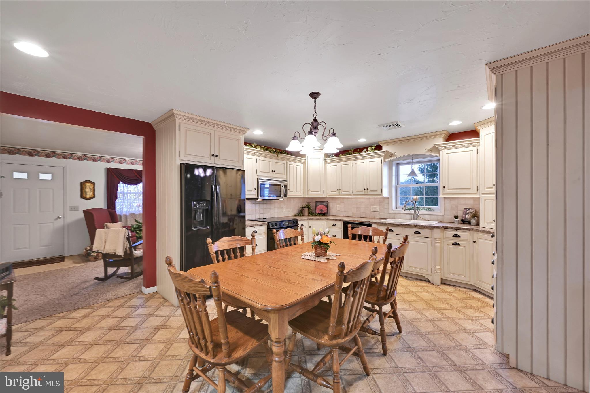 61 West Rosebud Road Myerstown, PA 17067 - Photo 19 of 58 a dining area with a table and chairs in it