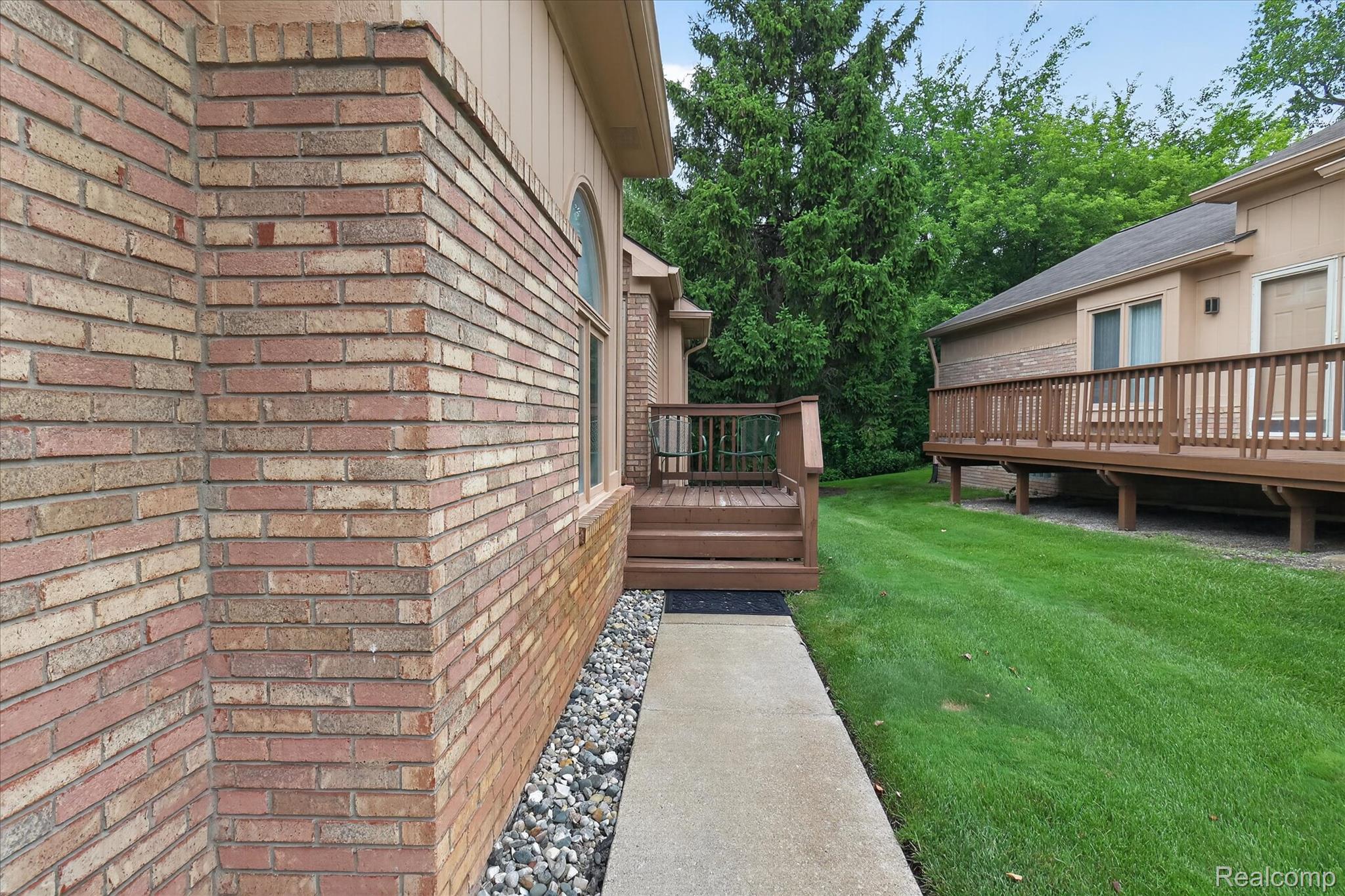 21660 River Ridge Trail Farmington, MI 48335 - Photo 10 of 48 FRONT ENTRY WALKWAY
