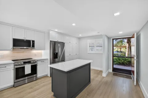 $415,000 | 1030 Us Highway, Unit 105, North Palm Beach, FL 33408