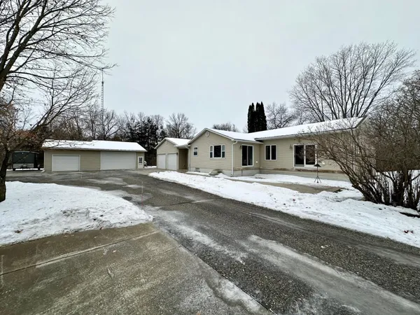 $530,000 | 21151 150th Street, Sauk Centre, MN 56378