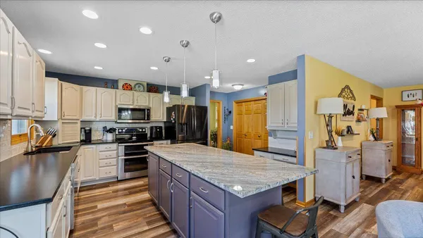 $530,000 | 21151 150th Street, Sauk Centre, MN 56378