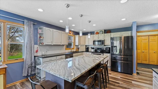 $545,000 | 21151 150th Street, Sauk Centre, MN 56378