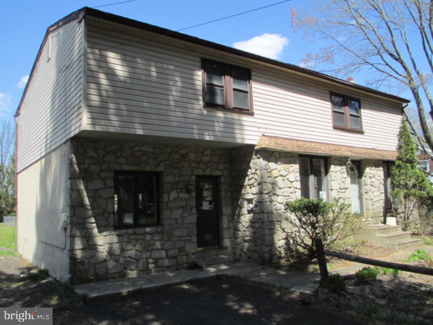 1069 Eagle Road Huntingdon Valley, PA 19006 - Photo 2 of 21 Exterior
