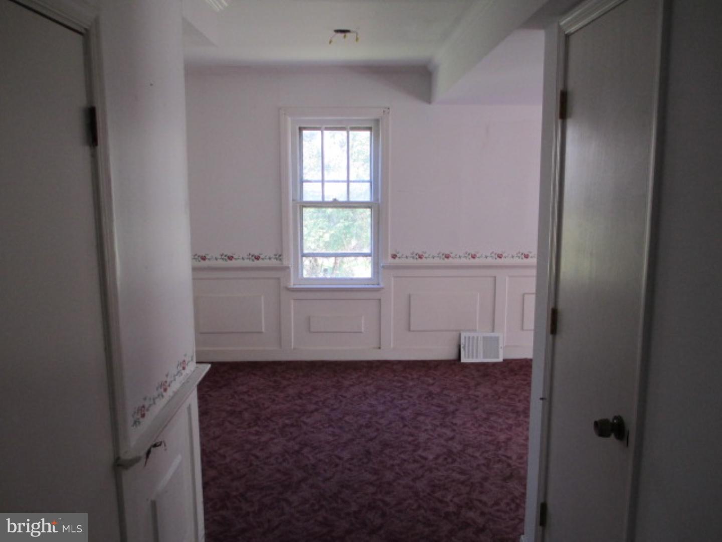 1069 Eagle Road Huntingdon Valley, PA 19006 - Photo 8 of 21 Living Room