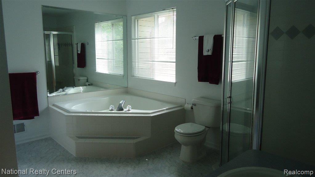 4462 Highland Road Highland, MI 48357 - Photo 10 of 16 highland master bath.JPG