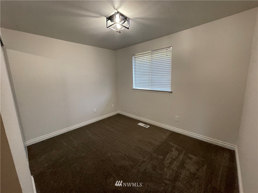 2203 Virginia Court Milton, WA 98354 - Photo 11 of 29