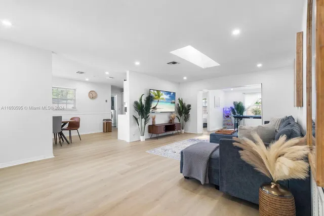 $4,750 | 3255 Florida Boulevard, Palm Beach Gardens, FL 33410