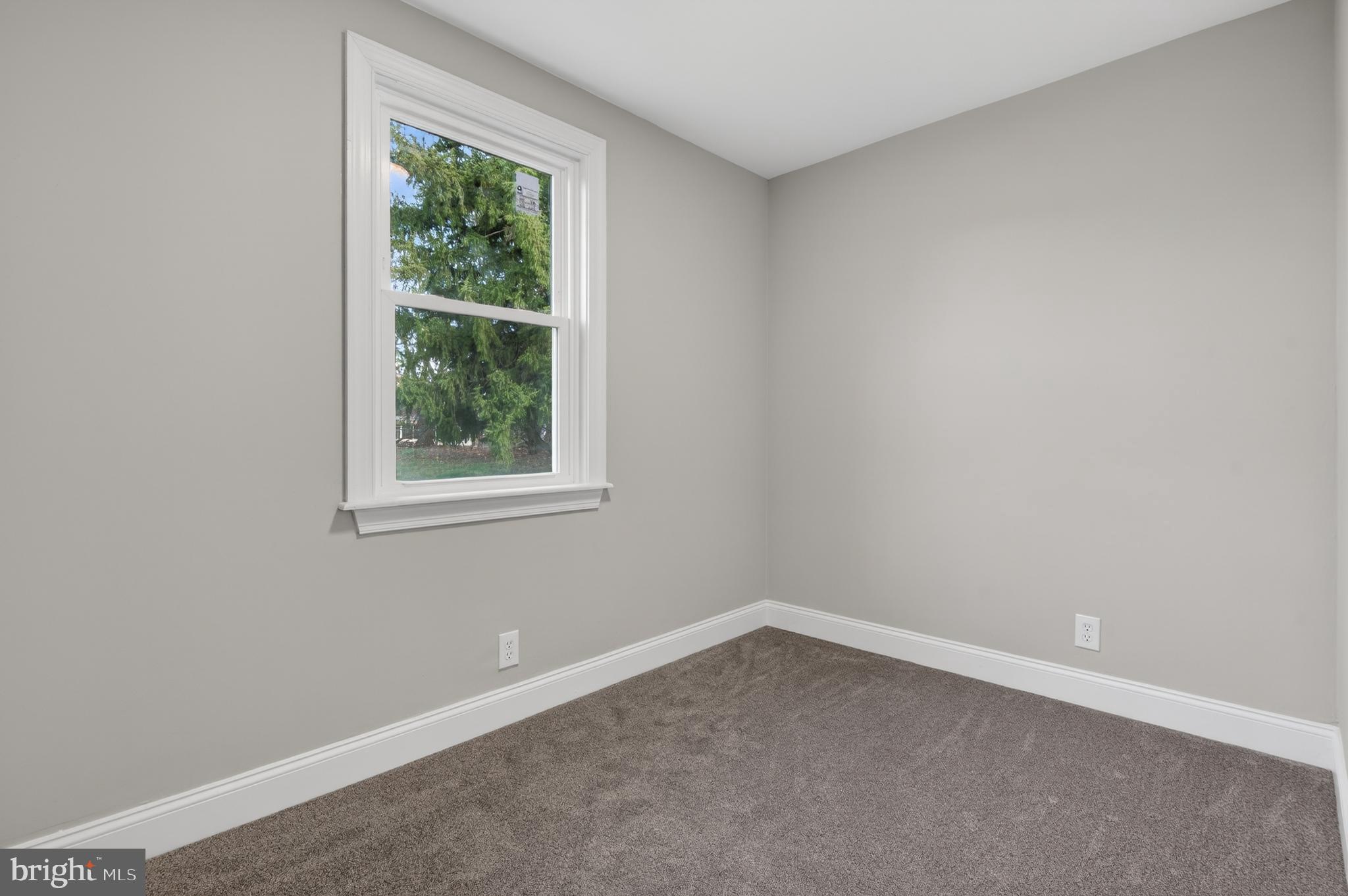5960 Clover Road Harrisburg, PA 17112 - Photo 20 of 39 an empty room with a window