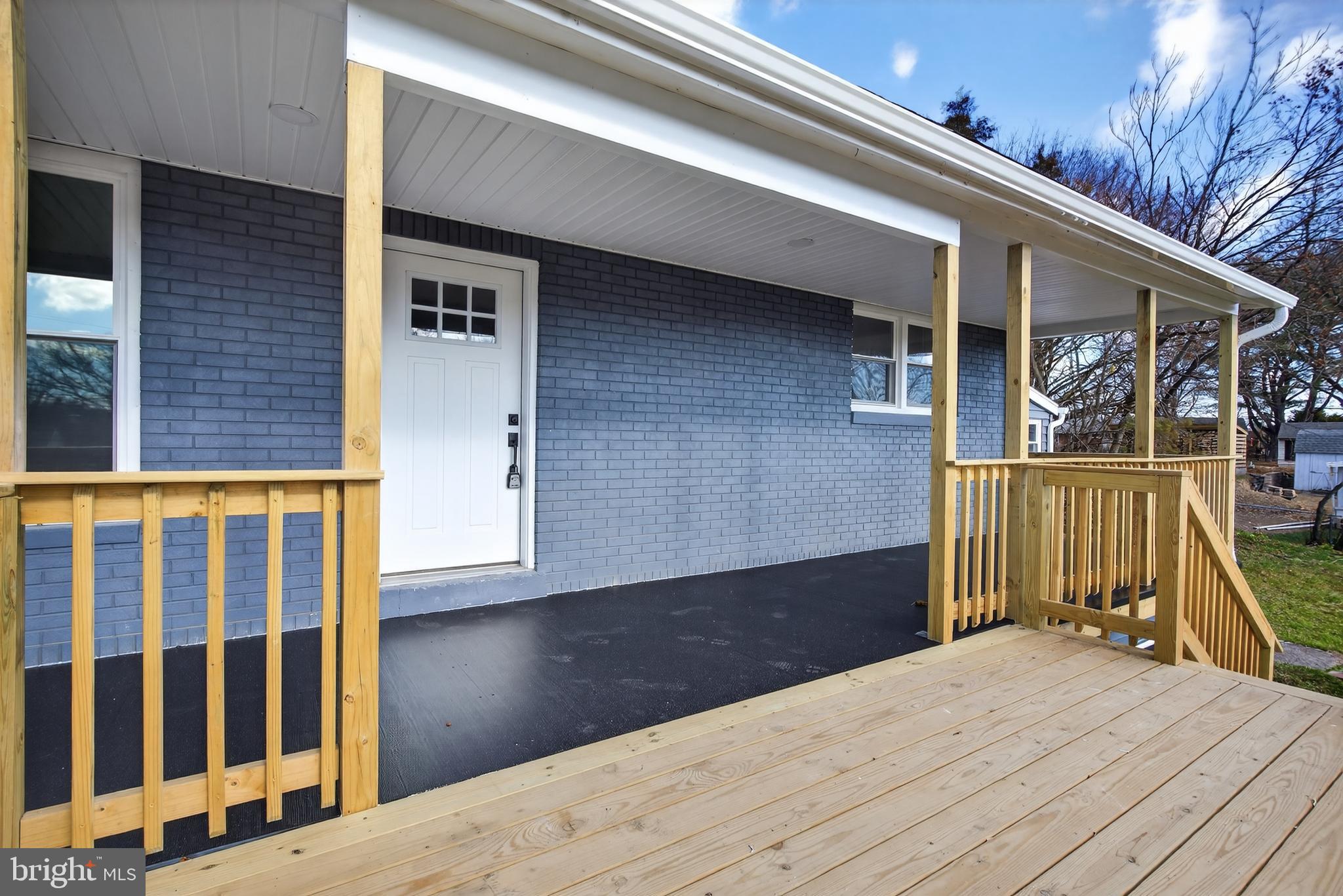 5960 Clover Road Harrisburg, PA 17112 - Photo 36 of 39 a view of wooden balcony