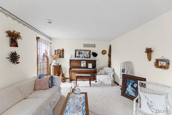 $375,000 | 231 Westglen Drive, Glen Carbon, IL 62034