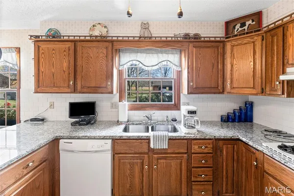 $375,000 | 231 Westglen Drive, Glen Carbon, IL 62034