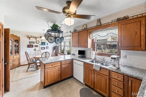 $375,000 | 231 Westglen Drive, Glen Carbon, IL 62034