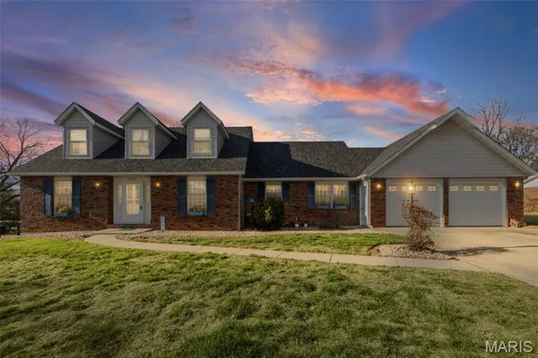 $375,000 | 231 Westglen Drive, Glen Carbon, IL 62034