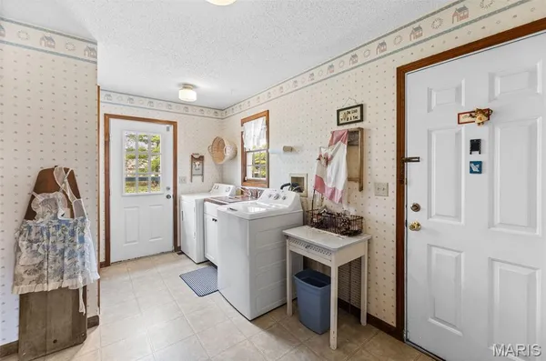 $375,000 | 231 Westglen Drive, Glen Carbon, IL 62034