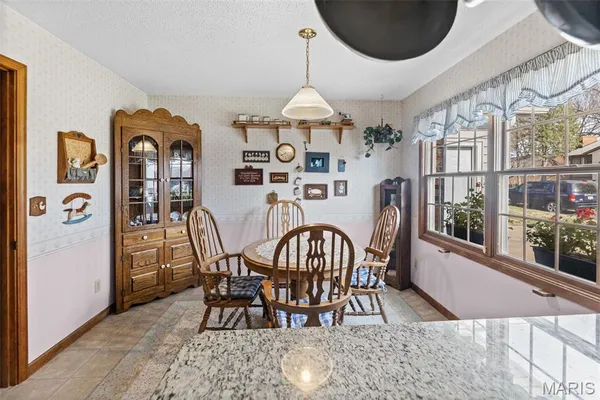 $375,000 | 231 Westglen Drive, Glen Carbon, IL 62034