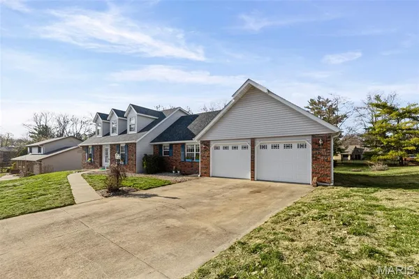 $375,000 | 231 Westglen Drive, Glen Carbon, IL 62034