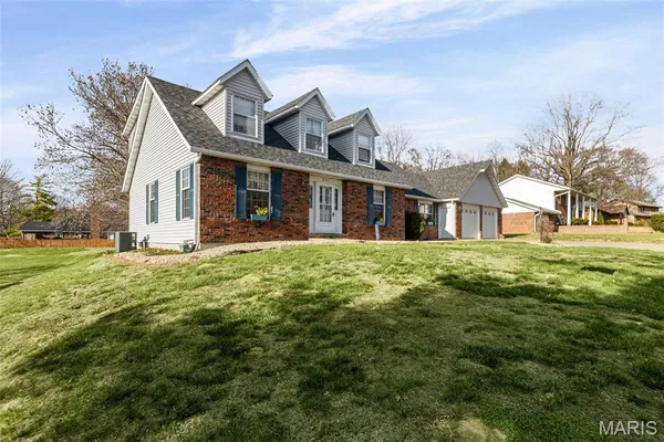 $375,000 | 231 Westglen Drive, Glen Carbon, IL 62034