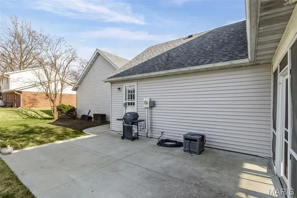 $375,000 | 231 Westglen Drive, Glen Carbon, IL 62034