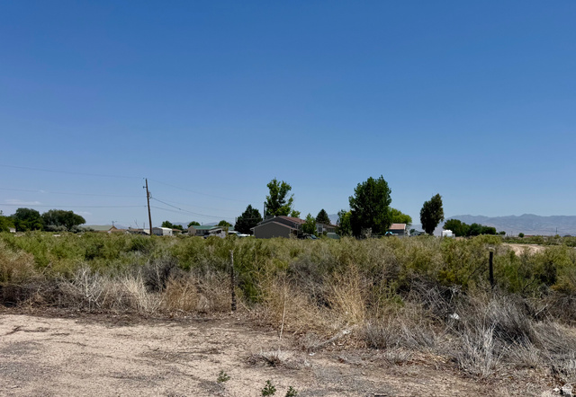 100 East 400th Street South Delta, UT 84624 - Photo 10 of 14 Expansive undeveloped lot featuring natural vegetation and distant mountain ranges