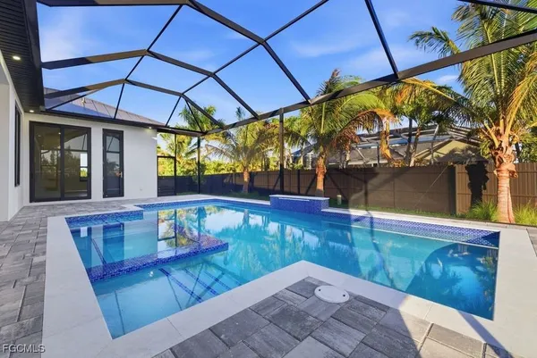 a view of sitting area with furniture