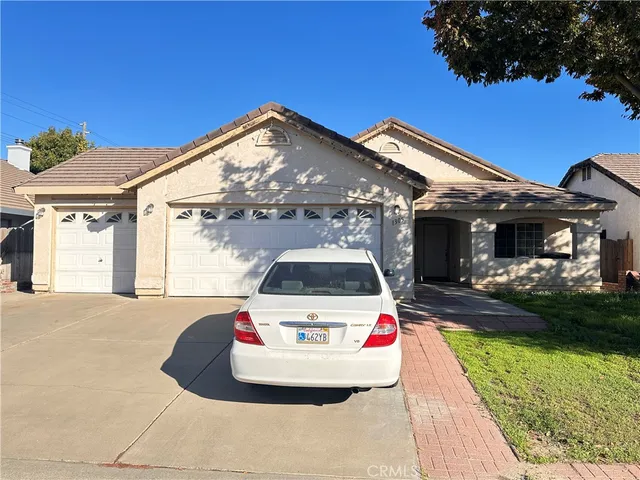a view of a house with a outdoor space