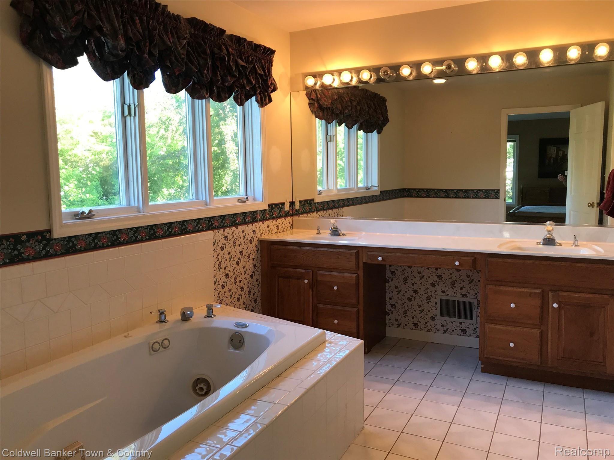 4400 Brighton Road Howell, MI 48843 - Photo 13 of 22 Master bath with jetted tub and large shower
