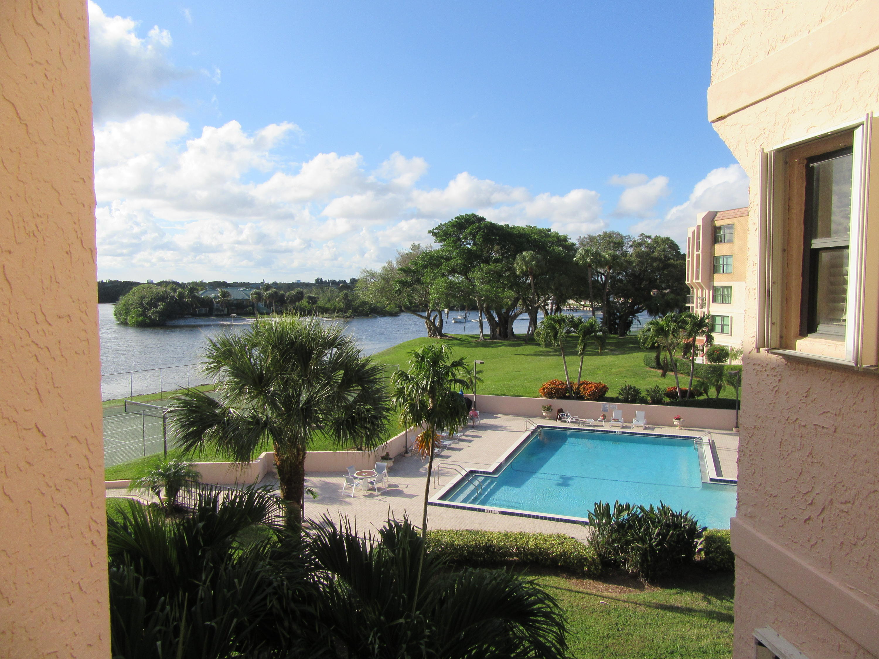 364 Golfview Road, Unit 401 North Palm Beach, FL 33408 - Photo 3 of 28 Everglades pool