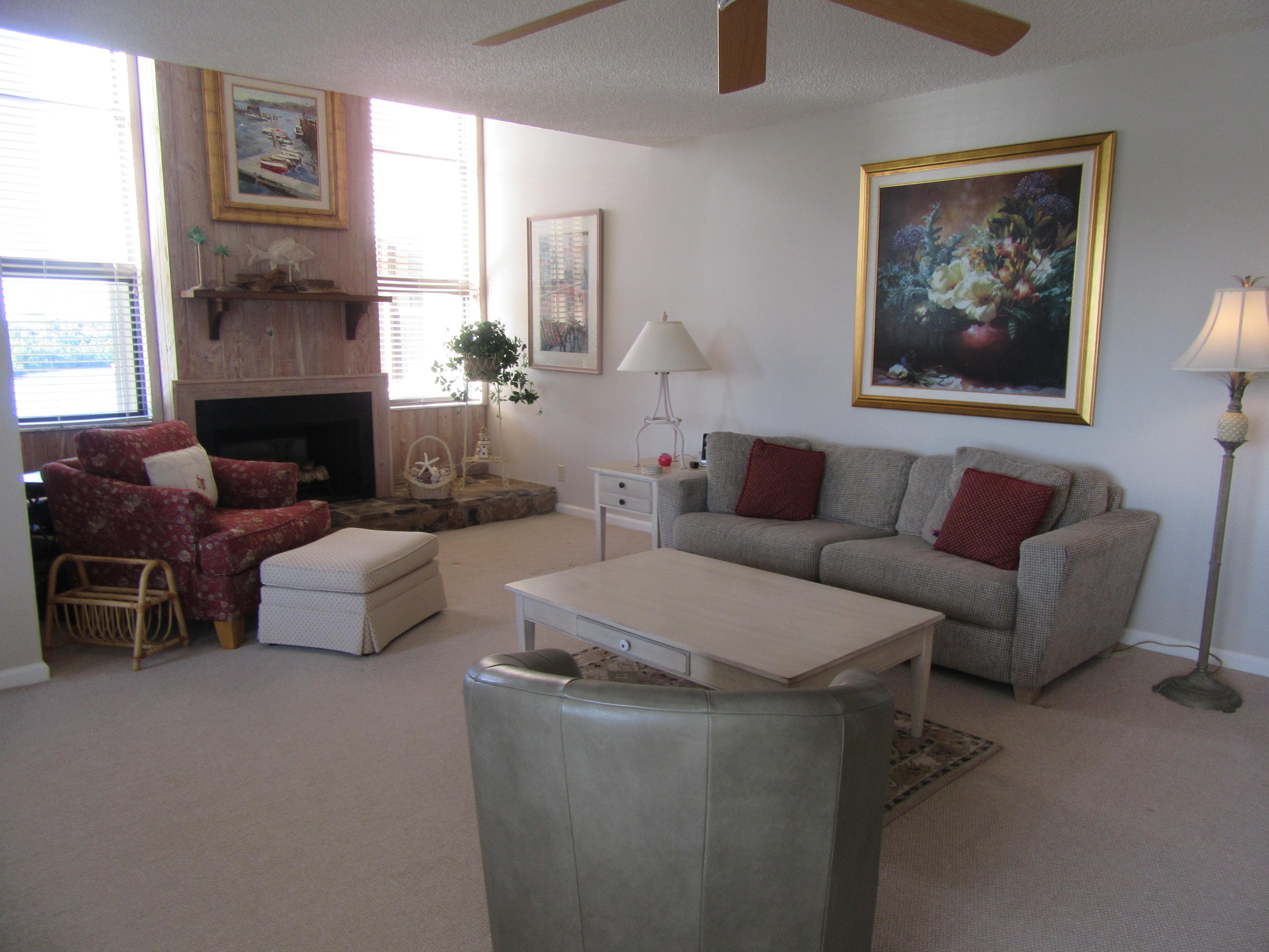 364 Golfview Road, Unit 401 North Palm Beach, FL 33408 - Photo 4 of 28 living room