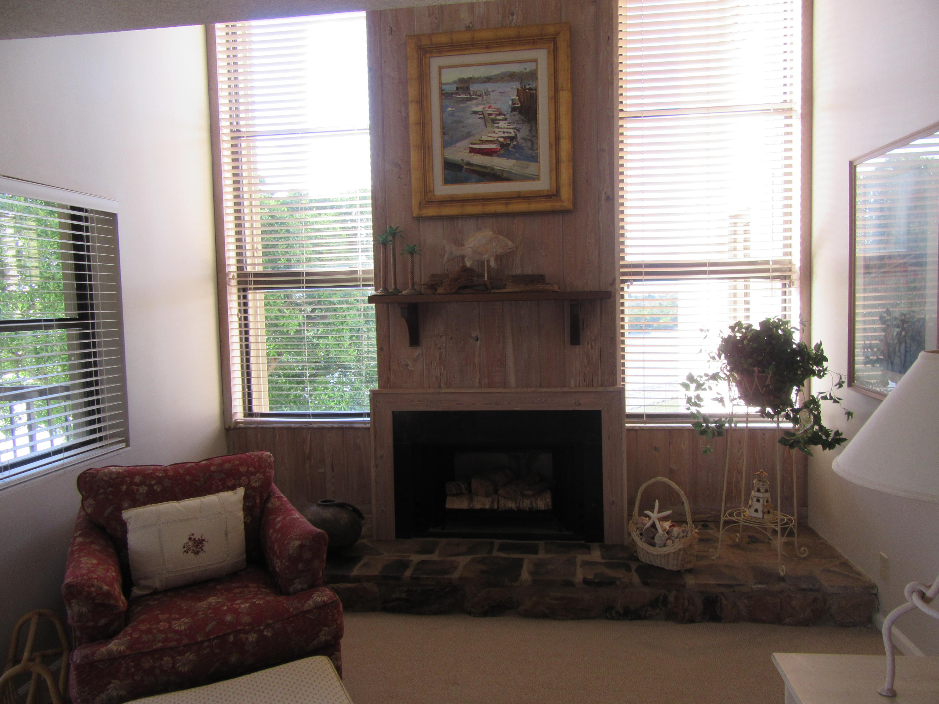364 Golfview Road, Unit 401 North Palm Beach, FL 33408 - Photo 5 of 28 Fireplace