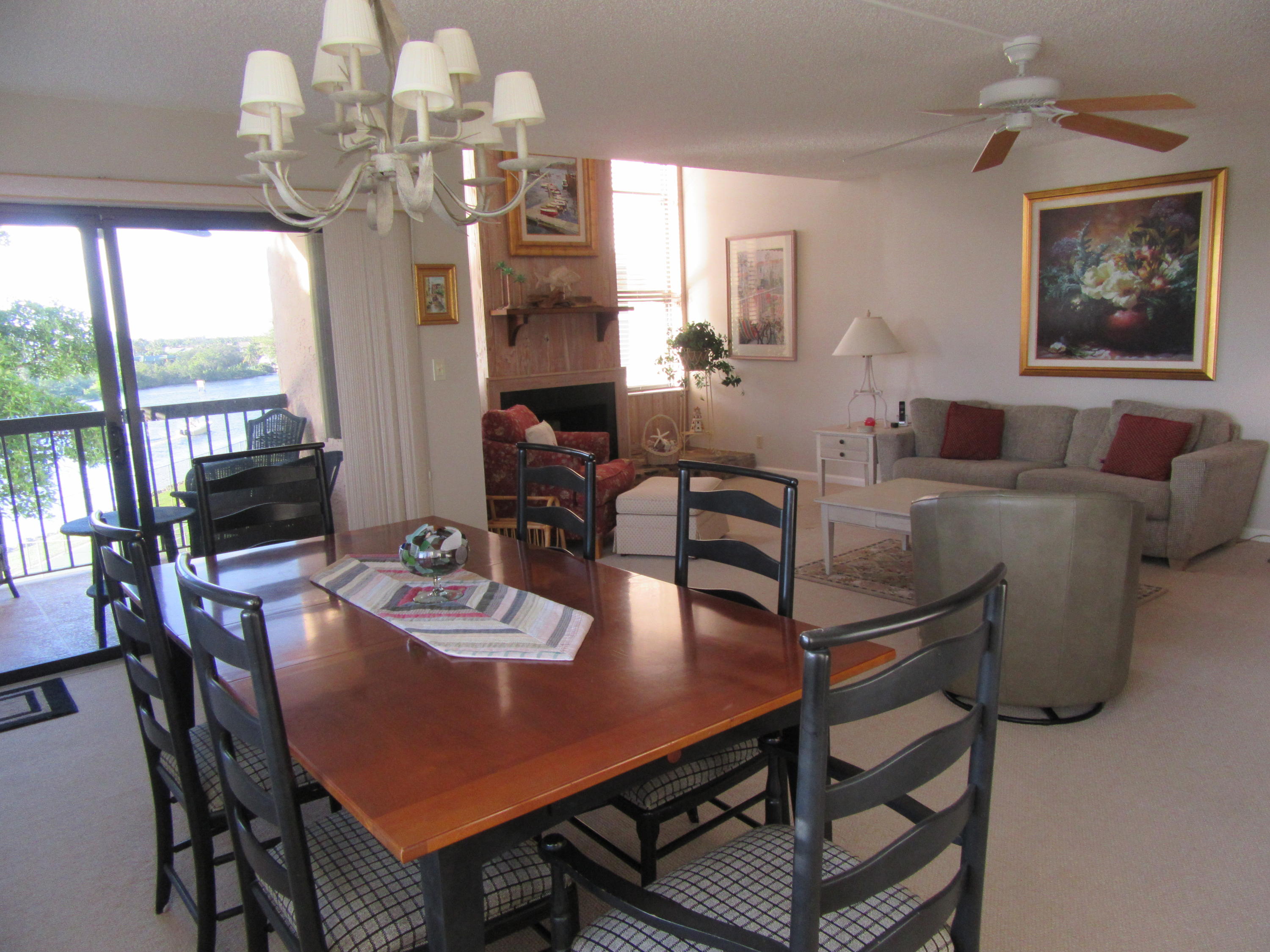 364 Golfview Road, Unit 401 North Palm Beach, FL 33408 - Photo 7 of 28 living/dining room