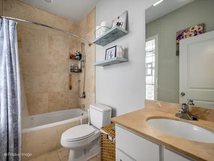 $479,000 | 2537 North Sawyer Avenue, Unit 3A, Chicago, IL 60647