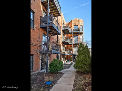 $479,000 | 2537 North Sawyer Avenue, Unit 3A, Chicago, IL 60647