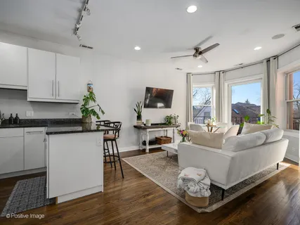 $479,000 | 2537 North Sawyer Avenue, Unit 3A, Chicago, IL 60647