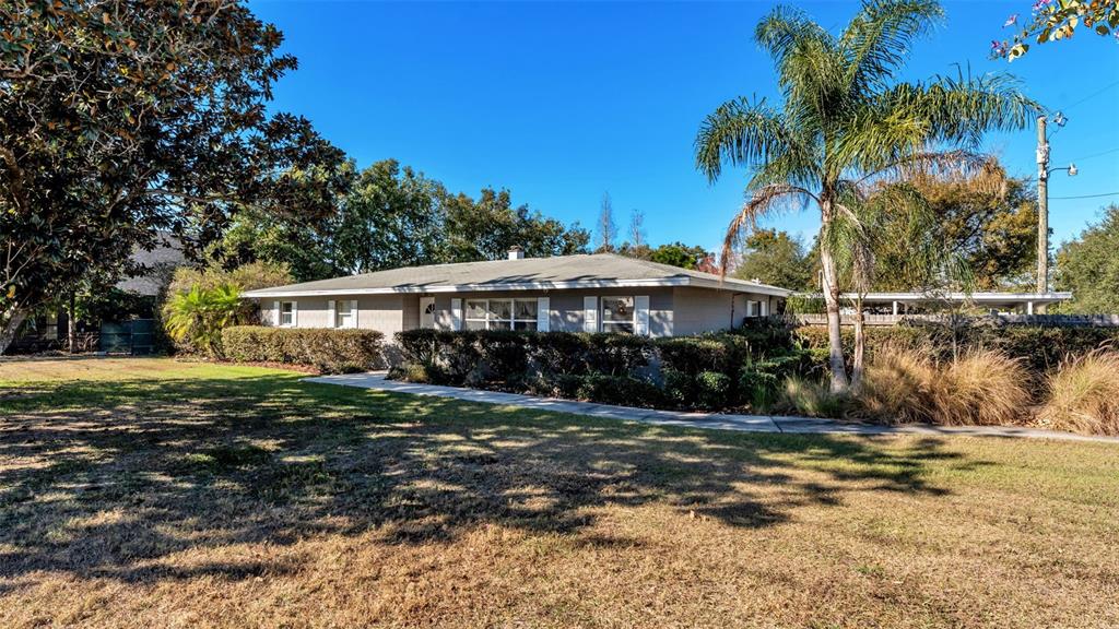a view of a house with a yard